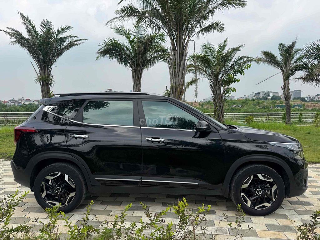 KIA Seltos Premium 2025 Черная 20 тыс. км ✅