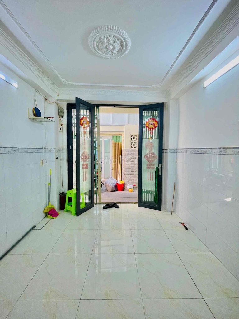 Cần cho thuê nhà nguyên căn giá rẻ ngay Trần Phú Q5 hẻm 1 xẹt
