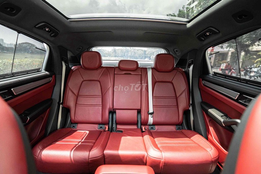Cayenne Coupe Model 2023 màu trắng nt đỏ siêu đẹp. Mua bán Ô tô tại Quận 7 Tp Hồ Chí Minh được đăng bởi Dương Phương hình 19