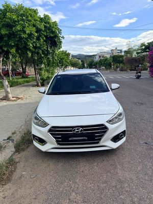 Hyundai Accent Trắng Số tự động 5 chỗ