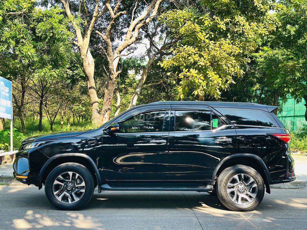 Fortuner Legender 2.4 AT 4x2 2022 - 55000km. Mua bán Ô tô tại Thành phố Dĩ An Bình Dương được đăng bởi Siêu Thị Ô Tô Bình Dương  hình 3