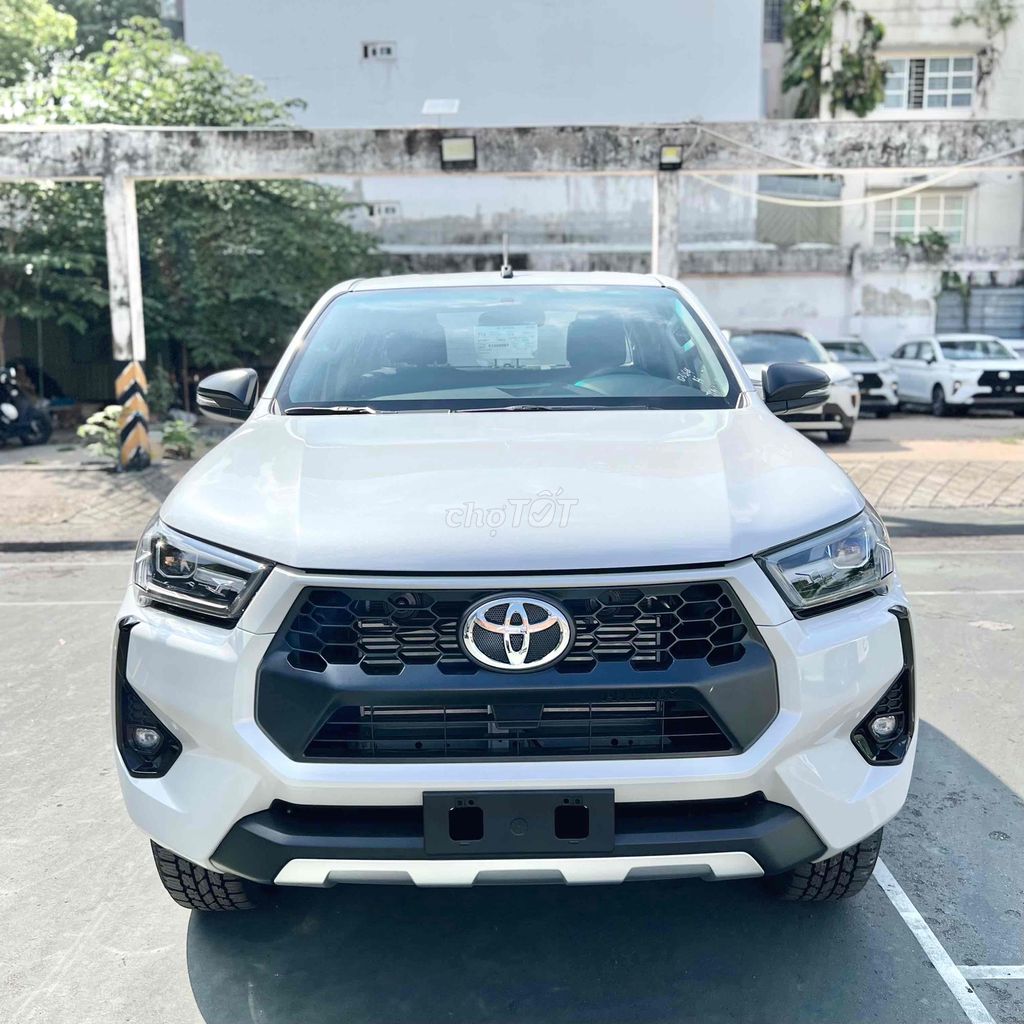 Toyota Hilux 2024 4x2 AT, GIAO NGAY, Hỗ trợ Bank