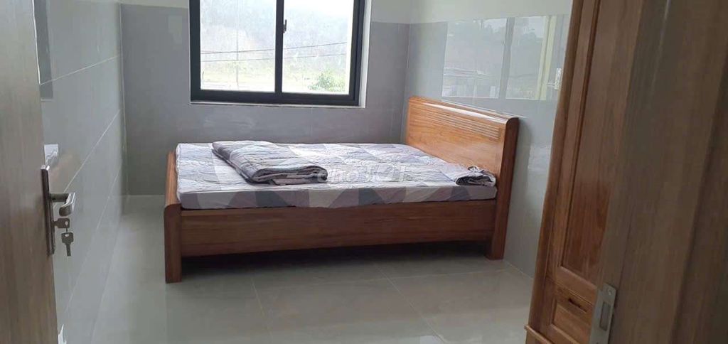 Дом в зоне переселения Хоа Фу, 150м2, 3 спальни, дорога 5.5м