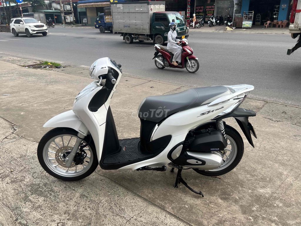 Honda SH Mode 2024 Trắng 6000 km có bán trả góp. Mua bán Xe máy tại Huyện Trảng Bom Đồng Nai được đăng bởi cửa hàng xe máy Trần Sơn  hình 2