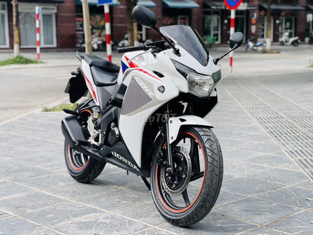 Honda CBR 150 Trắng Nhập Thái 2018 Biển 29. Mua bán Xe máy tại Quận Nam Từ Liêm Hà Nội được đăng bởi TÙNG LÂM hình 4