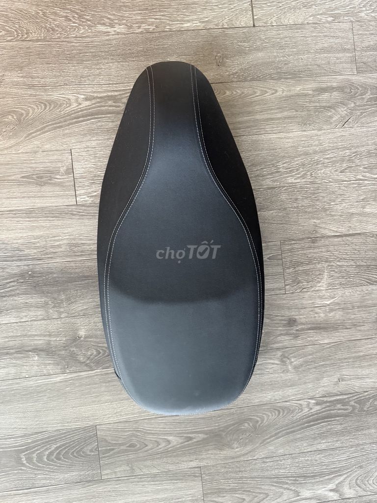 Yên xe máy Piaggio Vespa Primavera/Sprint Da Đen. Mua bán Phụ tùng xe tại Quận Tây Hồ Hà Nội được đăng bởi Ha Nguyen hình 2