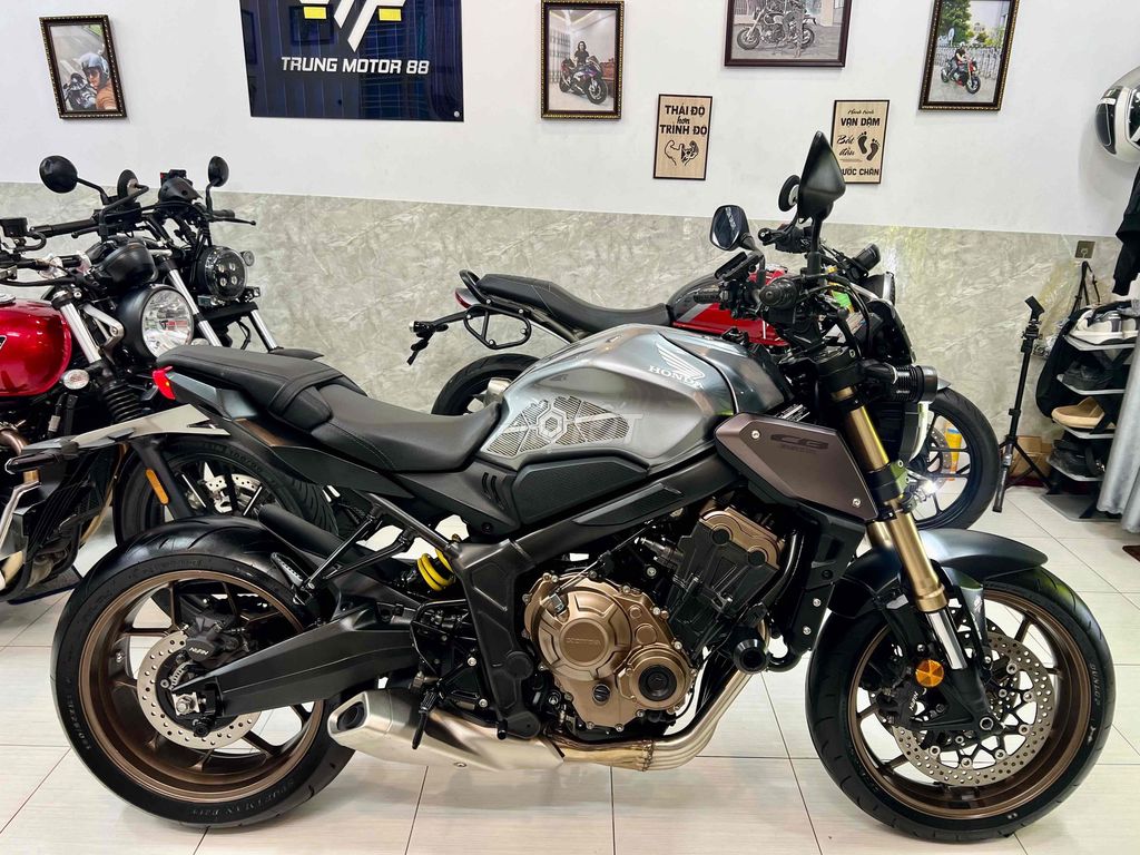 Honda CB650R 12/2022 с номерами Хошимина в идеале
