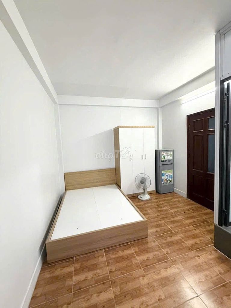 Phòng trọ khép kín có ban công, đủ nội thất ở Đống Đa
