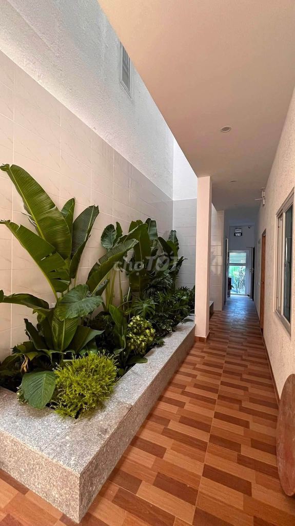 Phòng trọ full nội thất có ban công thang máy gần ĐH FPT, VKU