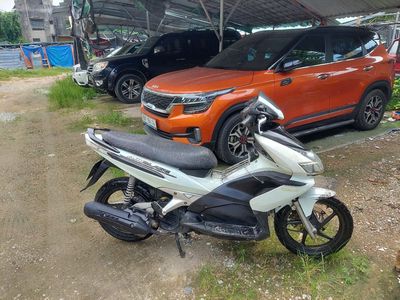Bán xe Honda Airblade Thái mầu trắng chính chủ. Mua bán Xe máy tại Quận Hoàng Mai Hà Nội được đăng bởi hoàng lan