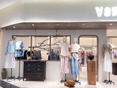 NHÂN VIÊN BÁN HÀNG THỜI TRANG NỮ YANBABY