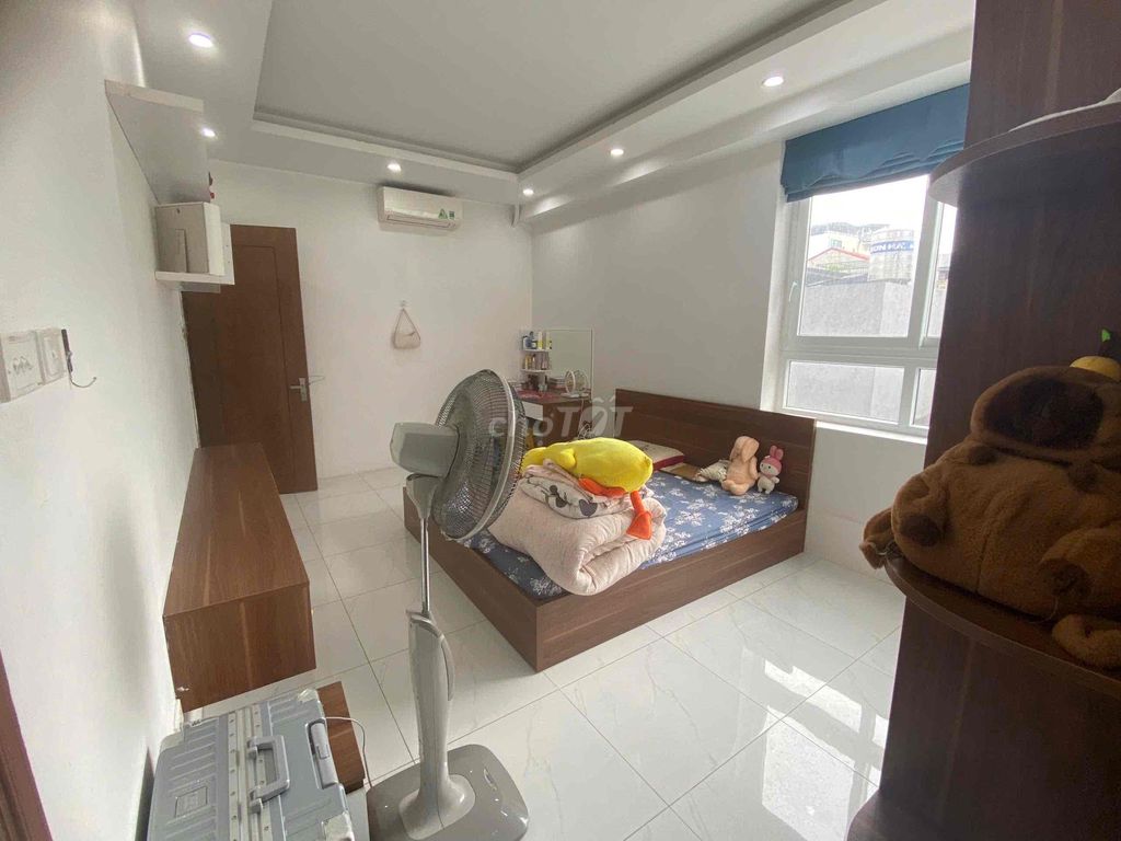Cho thuê căn hộ CT36 ngõ 28 Xuân La 110m2 3PN full