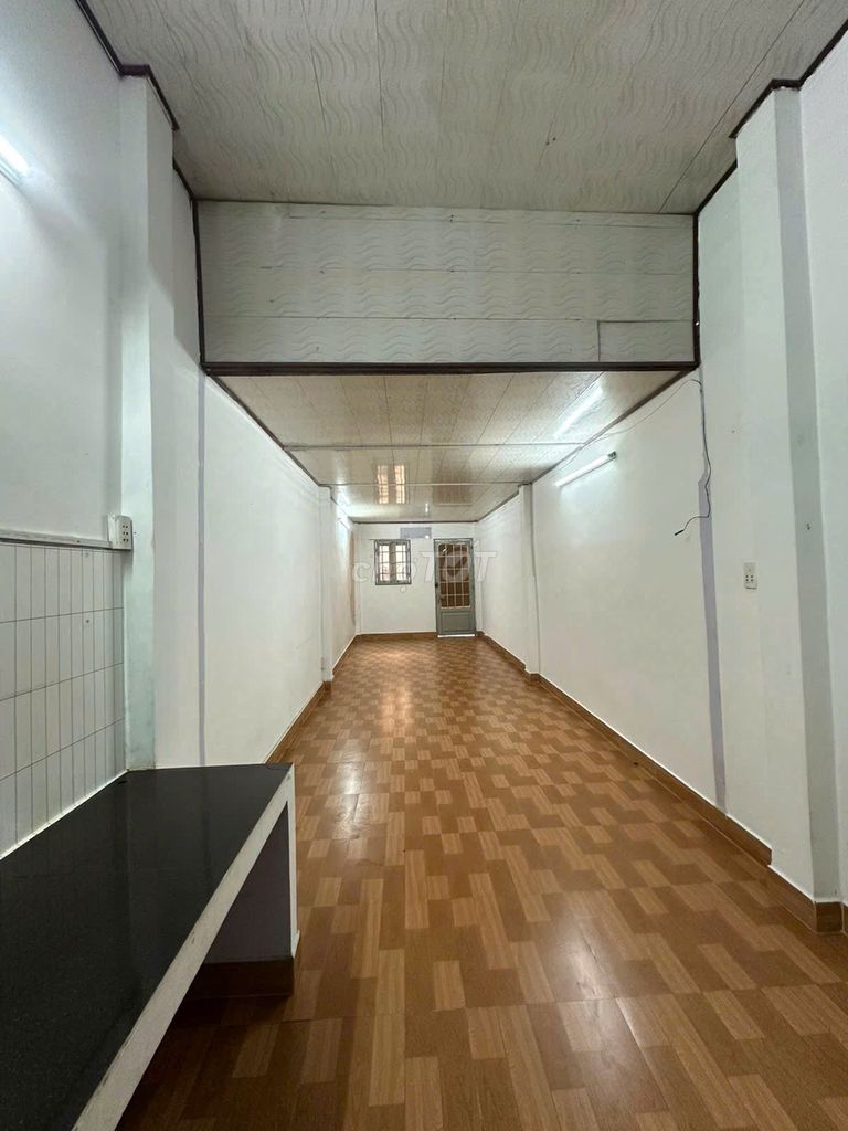 Дом в широком переулке 4м - район 10. Площадь: 38 кв.м. Цена: 5,2 млрд