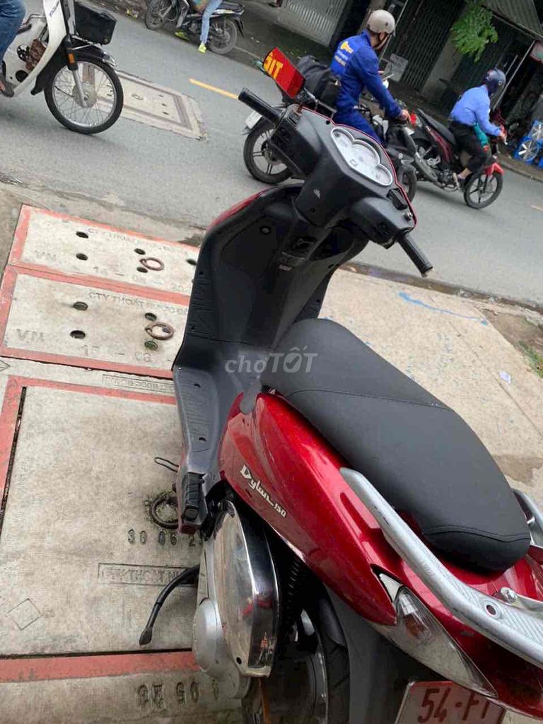 Honda Dylan Đỏ. Mua bán Xe máy tại Quận Bình Tân Tp Hồ Chí Minh được đăng bởi CẦM ĐỒ THÀNH ĐẠT hình 3