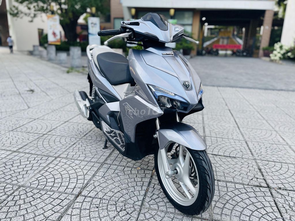 HONDA AIR BLADE125FI 3D XÁM BẠC XE 1 CHỦ ĐI TỪ ĐẦU. Mua bán Xe máy tại Quận Nam Từ Liêm Hà Nội được đăng bởi TÙNG LÂM hình 4
