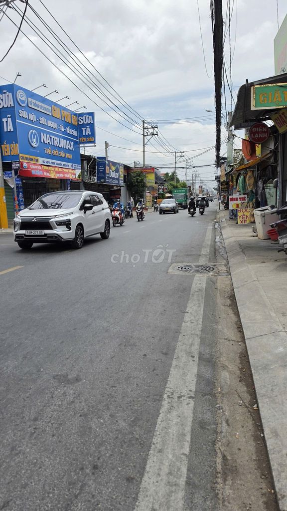Nhà mặt tiền Phan Văn Hớn, DT 4x32, gần chợ Bà Điểm & chợ Đại Hải HMon