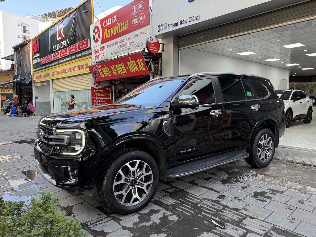 Ford Everest Titanium 2024 4x4 Plus 50000 км Черный