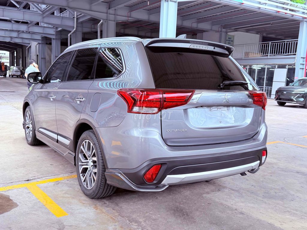 Mitsubishi Outlander 2.0L Premium 2018 Серый