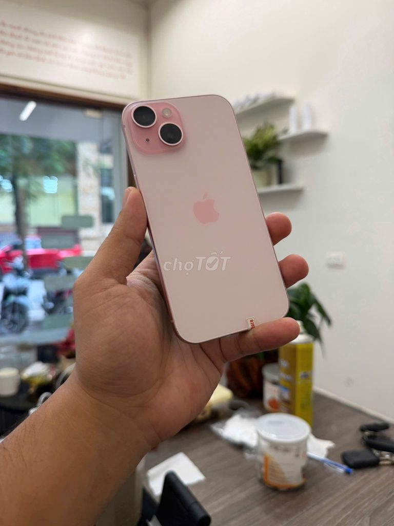iPhone 15 128GB Hồng Q.tế có khay sim giá HSSV. Mua bán Điện thoại tại Quận Thanh Xuân Hà Nội được đăng bởi Hiếu hình 1