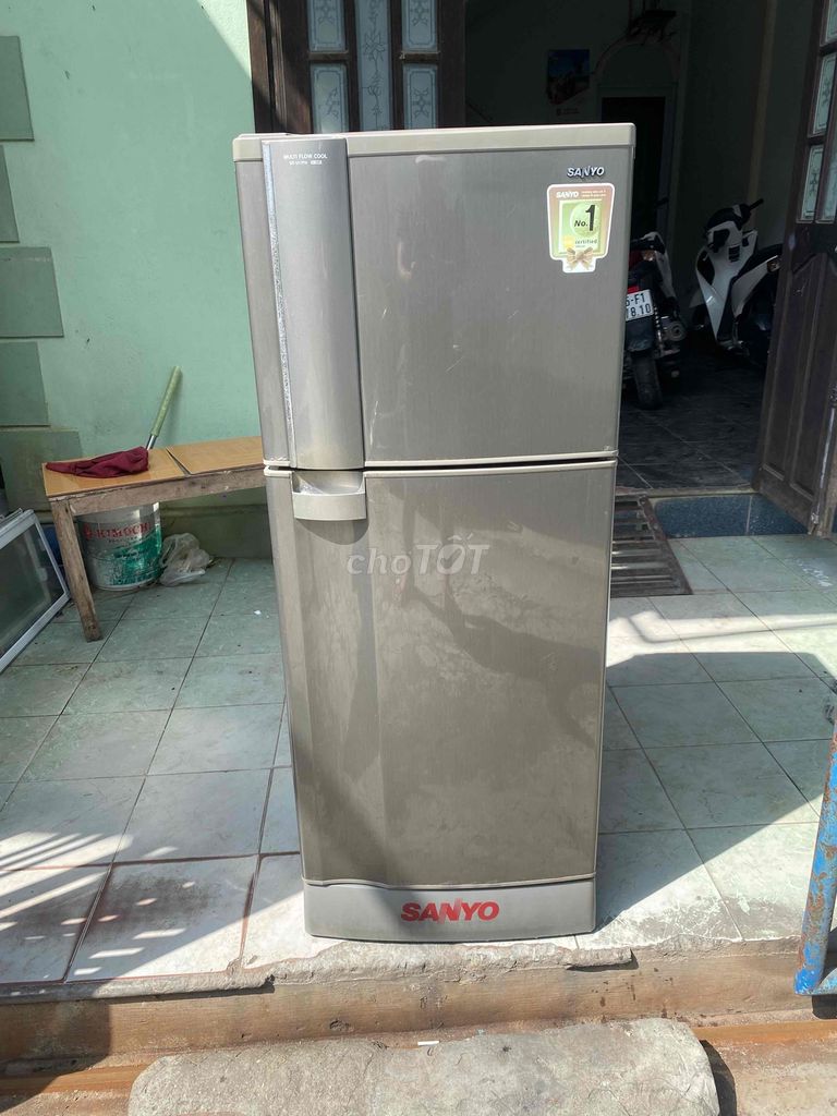 thanh lý tủ lạnh sanyo 180l