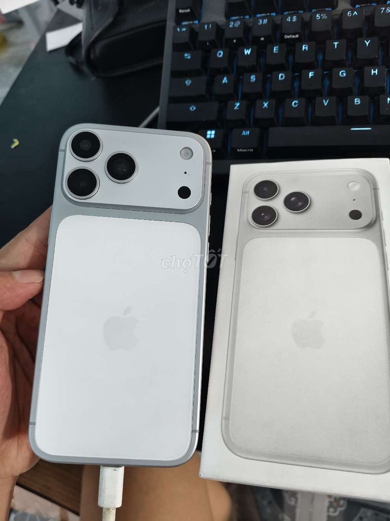 iPhone 17 Pro Max 2TB Bạc Đã dùng. Mua bán Điện thoại tại Quận 12 Tp Hồ Chí Minh được đăng bởi trung hình 1