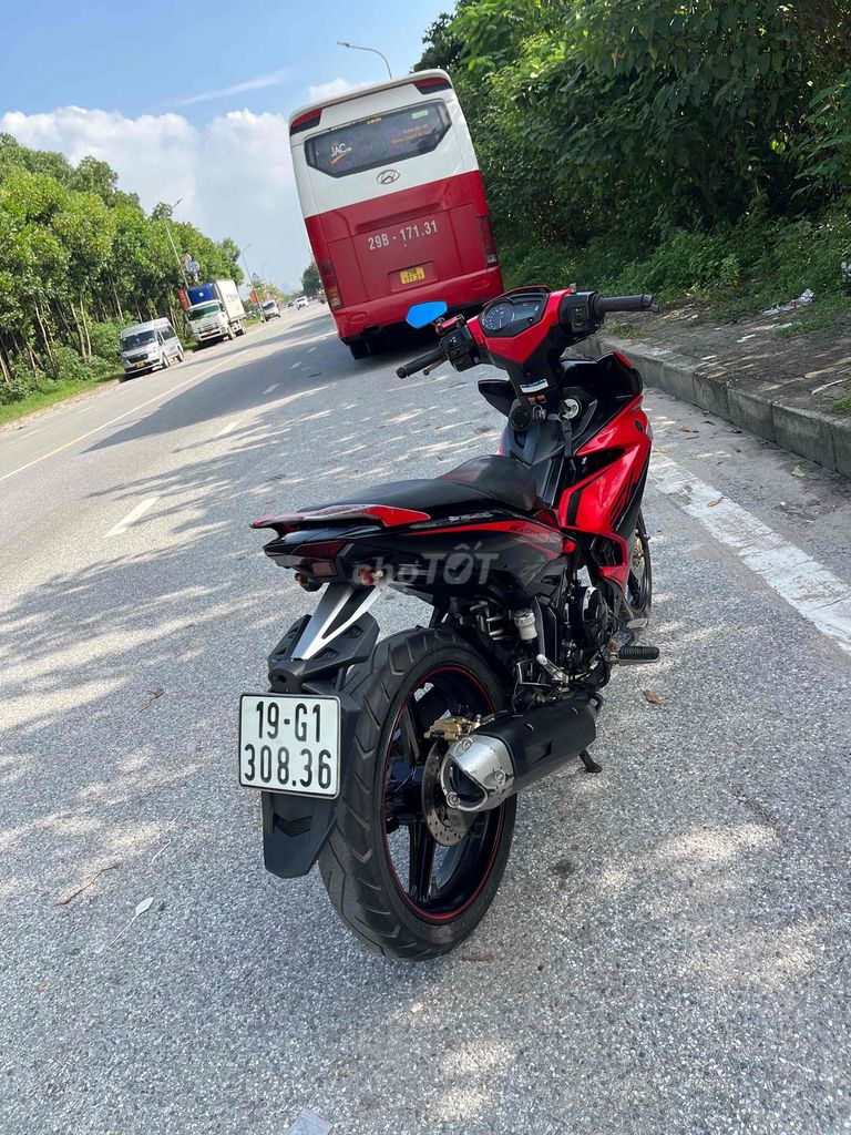 Yamaha Exciter 150 красно-черный, спортивный мотоцикл