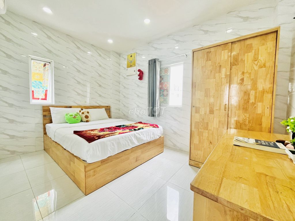 Phòng cửa sổ Hồ Hảo Hớn Q1 Hướng Võ Văn Kiệt chợ Nga ĐH Văn Lang Soho