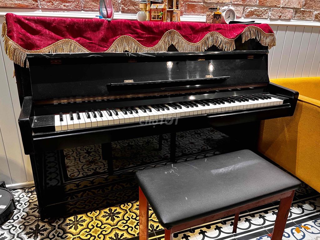 Piano cơ nội địa Nhật