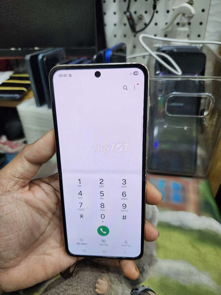 Samsung Z Flip4 256GB Vàng Màn hình xấu. Mua bán Điện thoại tại Quận 8 Tp Hồ Chí Minh được đăng bởi zzminphonezz hình 1