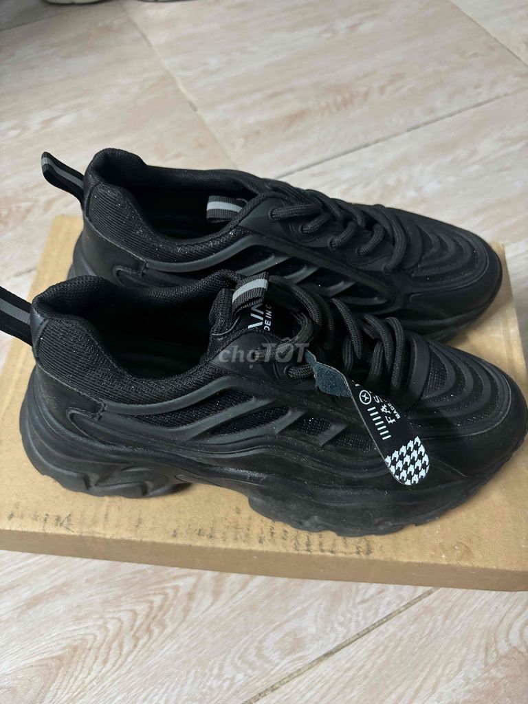 Giày thể thao Unisex Năng động Đen. Mua bán Giày dép tại Huyện Nhà Bè Tp Hồ Chí Minh được đăng bởi Trần Trí hình 1