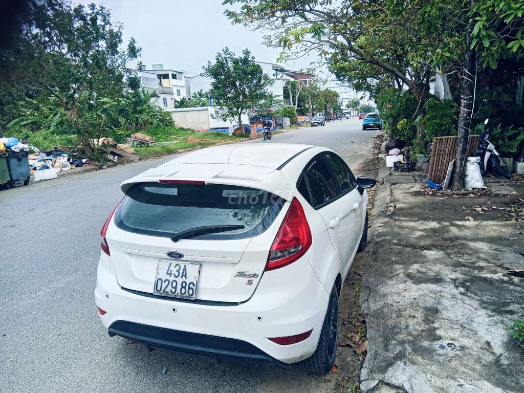 Ford Fiesta 2011 1.6L Trắng 1500000 km. Mua bán Ô tô tại Quận Ngũ Hành Sơn Đà Nẵng được đăng bởi Phan viet hình 1