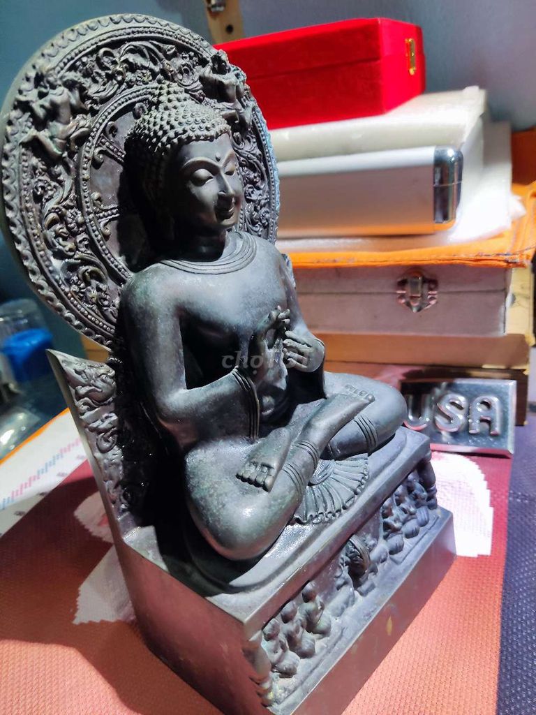 Tượng Phật Đồng Cổ Hoa Văn Đắp Nổi