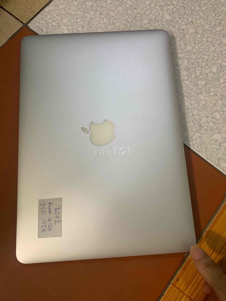 Apple MacBook Air 2012 13.3 inch 4GB/128GB Bạc. Mua bán Laptop tại Quận 3 Tp Hồ Chí Minh được đăng bởi Tran Minh Tam hình 1