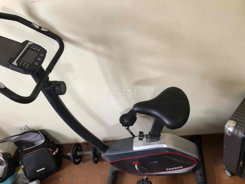 Xe đạp tập Tokado Đen, Xám mới nguyên. Mua bán Đồ thể thao, Dã ngoại tại Quận Long Biên Hà Nội được đăng bởi Quỳnh Như hình 1