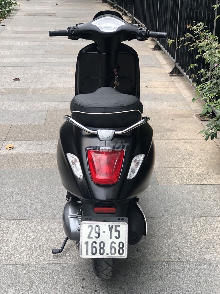 [HỖ TRỢ TRẢ GÓP] Vespa Đen Nhám đời 2015