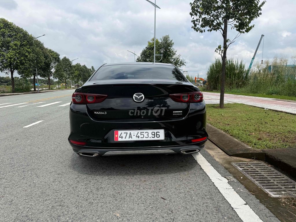 Mazda Mazda 3 1.5 Premium 2021 Черный 70.000 км