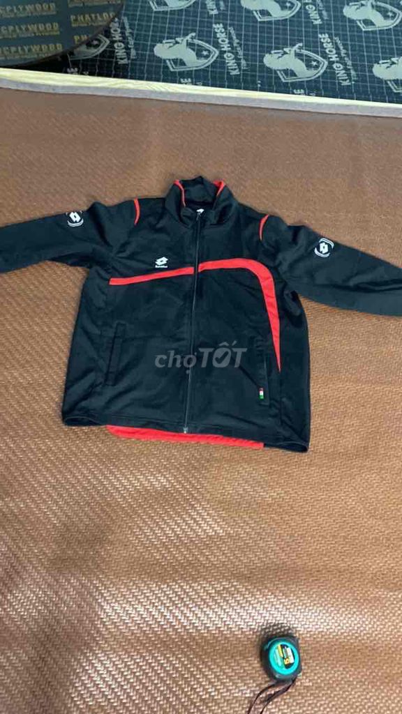 Áo khoác thể thao Lotto Nam Đen ngang 50 dài 64. Mua bán Quần áo tại Quận Cẩm Lệ Đà Nẵng được đăng bởi Tạp hoá 2hand hình 1