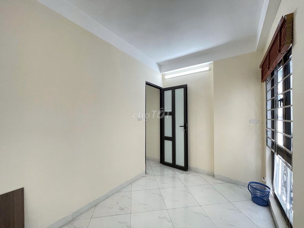 Cho thuê nhà 30m2 x 5 tầng, MỚI ĐẸP, ĐỦ ĐỒ, ô tô sát nhà, 10,5tr/th