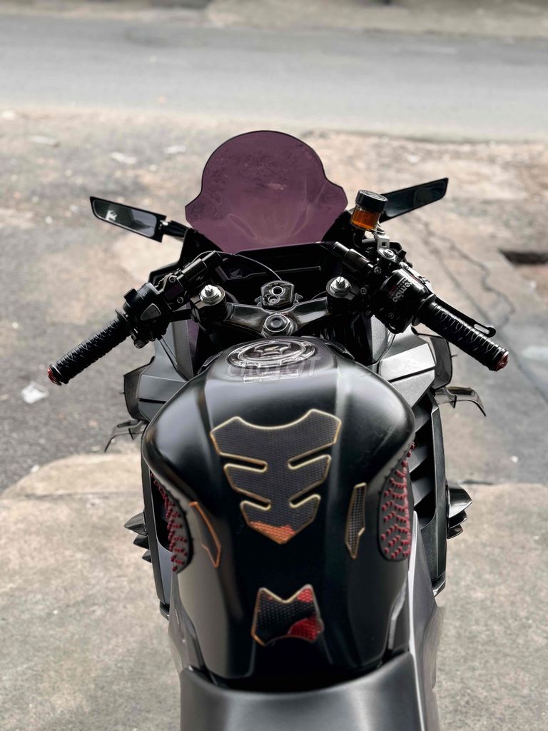 Cần bán Honda CBR150R 2020 Abs Biển SG 9 chủ. Mua bán Xe máy tại Quận Bình Tân Tp Hồ Chí Minh được đăng bởi Việt Motor Bình Tân hình 7