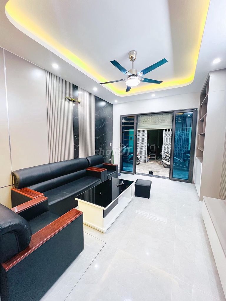 nhà mới 5 tầng phố Minh Khai, tặng nội thất cho chủ mới về ở luôn
