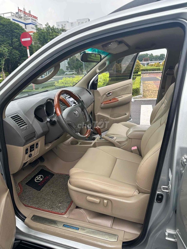 Toyota Fortuner 2009 -AT