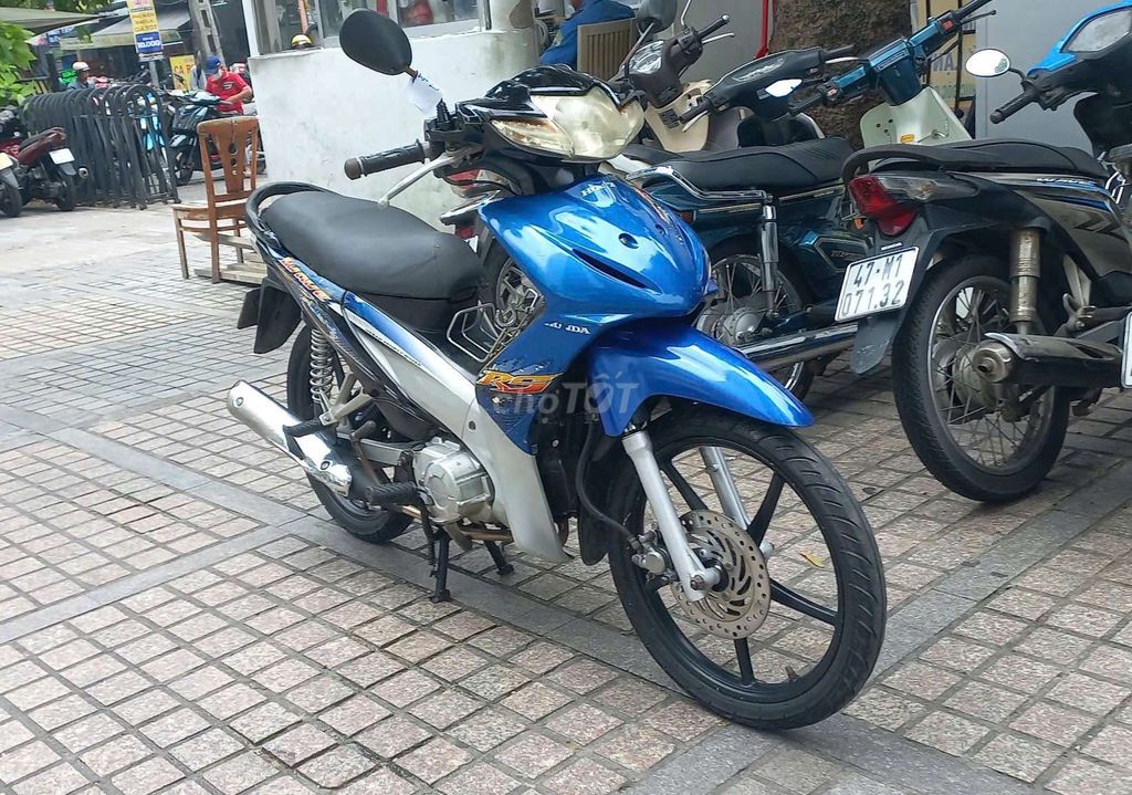 Владелец автомобиля Honda Wave RSX
