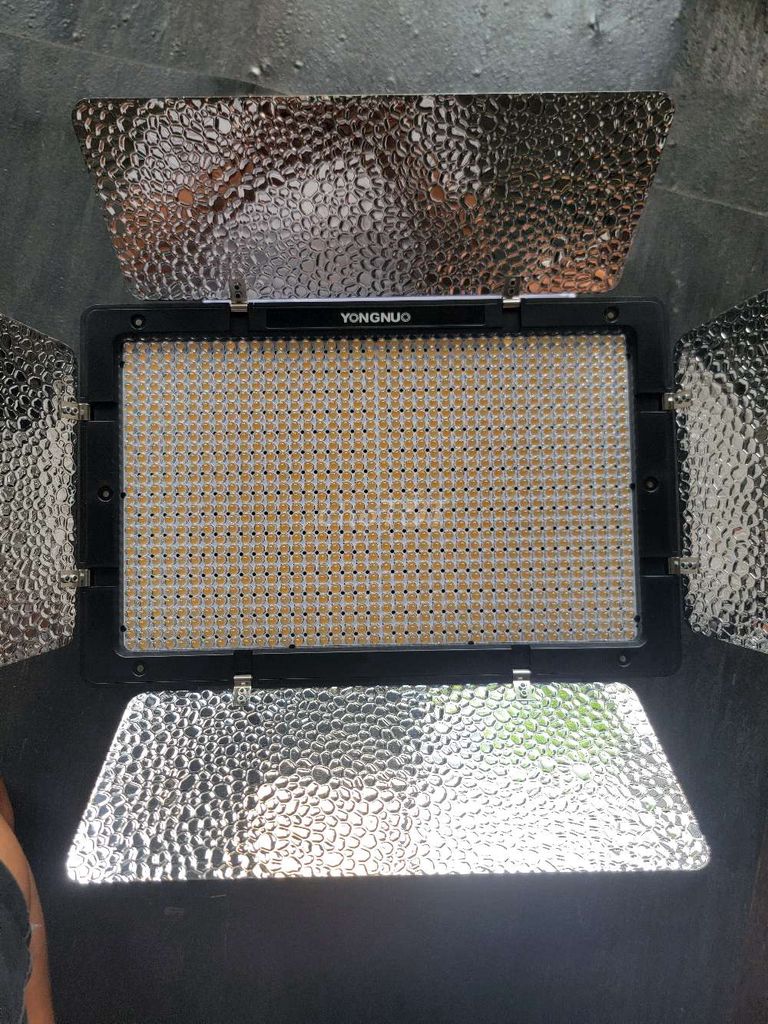 Đèn LED YONGNUO YN1200 Đen 98%. Mua bán Đèn tại Quận 6 Tp Hồ Chí Minh được đăng bởi Vũ Lê hình 1
