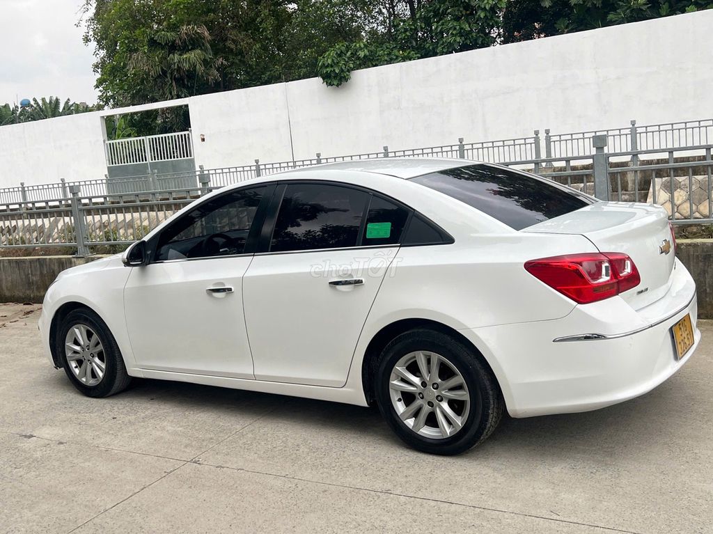 Chevrolet Cruze 1.6 механическая коробка 2018 белый