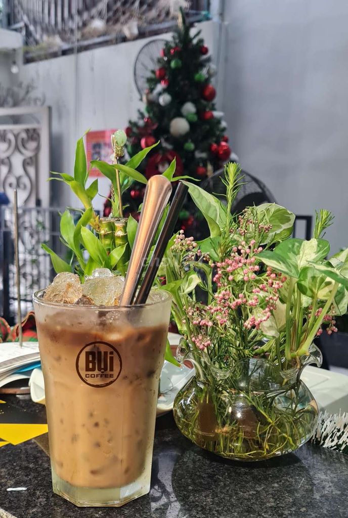 CẦN TUYỂN NHÂN VIÊN PHỤ QUÁN CAFE