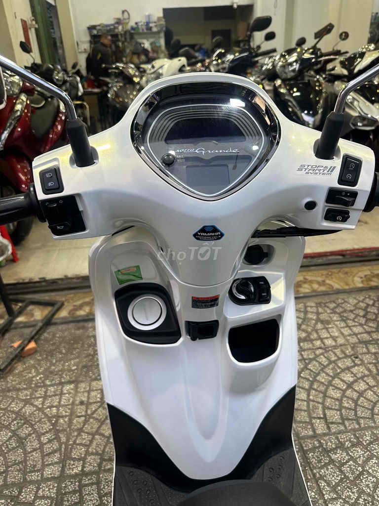 Белая нефритовая бутылка Grande Limited ABS Smartkey 6/2023