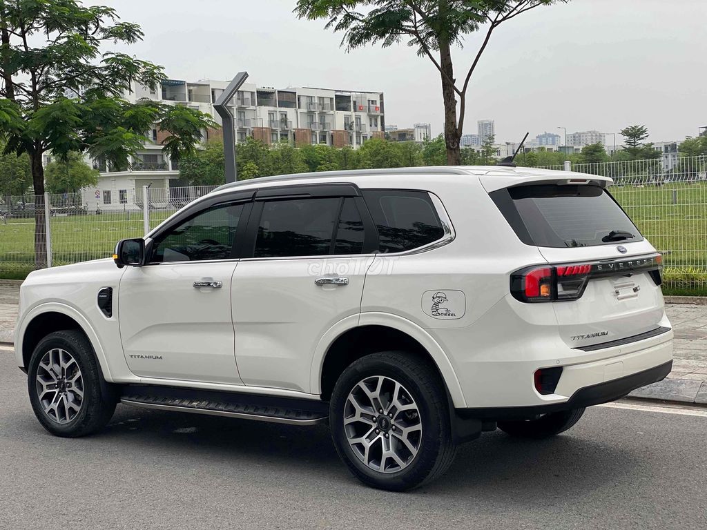 Ford Everest 2023 Titanium 2.0 AT 4x2 - 29000km. Mua bán Ô tô tại Quận Thanh Xuân Hà Nội được đăng bởi ĐÀM HÙNG CAR  hình 6