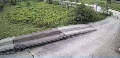 công nhân vận hành lò đớt rác ở Hoằng Hóa