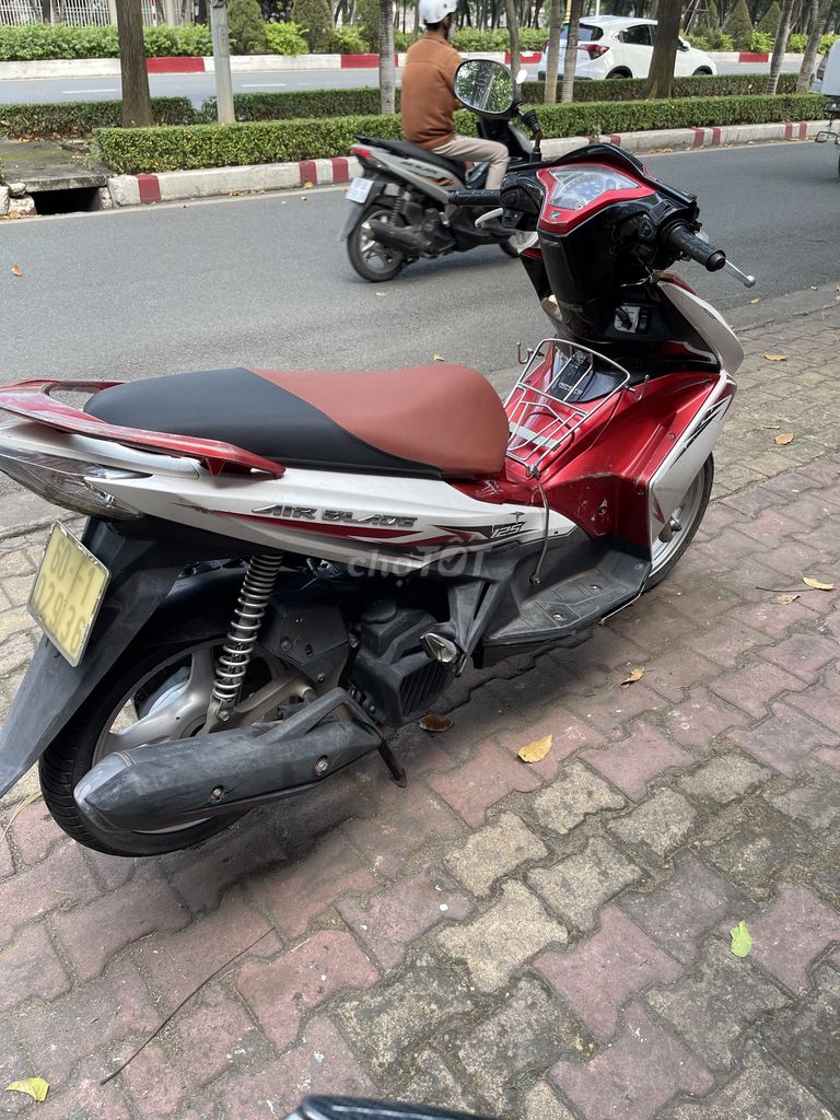 Honda Air Blade 2013 Đỏ trắng. Mua bán Xe máy tại Thành phố Biên Hòa Đồng Nai được đăng bởi Phương nguyễn  hình 5