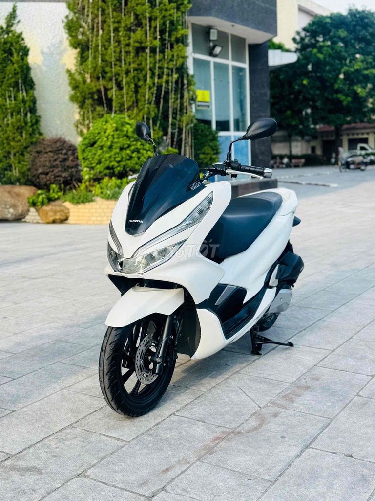 Honda PCX 125fi 2018 белый 25000 км
